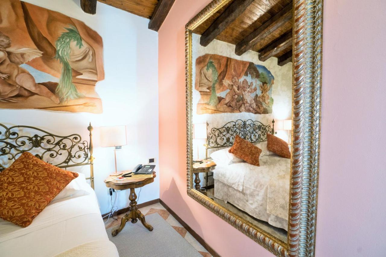 Villa Ducale Hotel & Ristorante ドーロ エクステリア 写真
