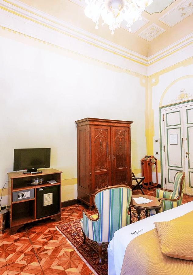 Villa Ducale Hotel & Ristorante ドーロ エクステリア 写真