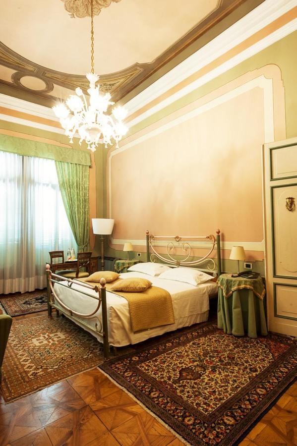 Villa Ducale Hotel & Ristorante ドーロ エクステリア 写真