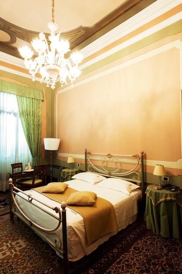 Villa Ducale Hotel & Ristorante ドーロ エクステリア 写真