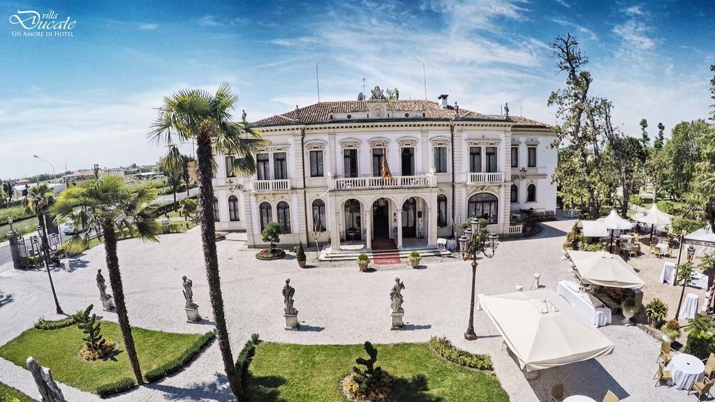 Villa Ducale Hotel & Ristorante ドーロ エクステリア 写真