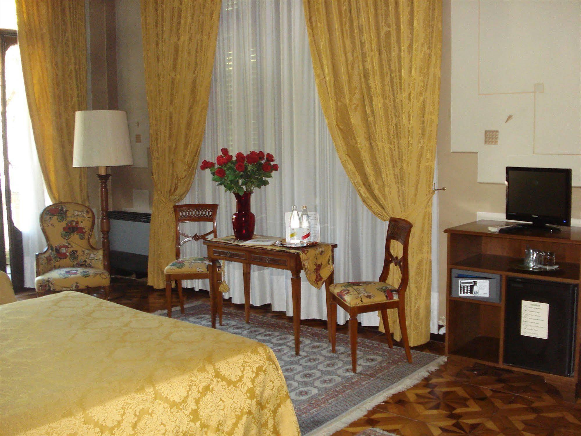 Villa Ducale Hotel & Ristorante ドーロ エクステリア 写真