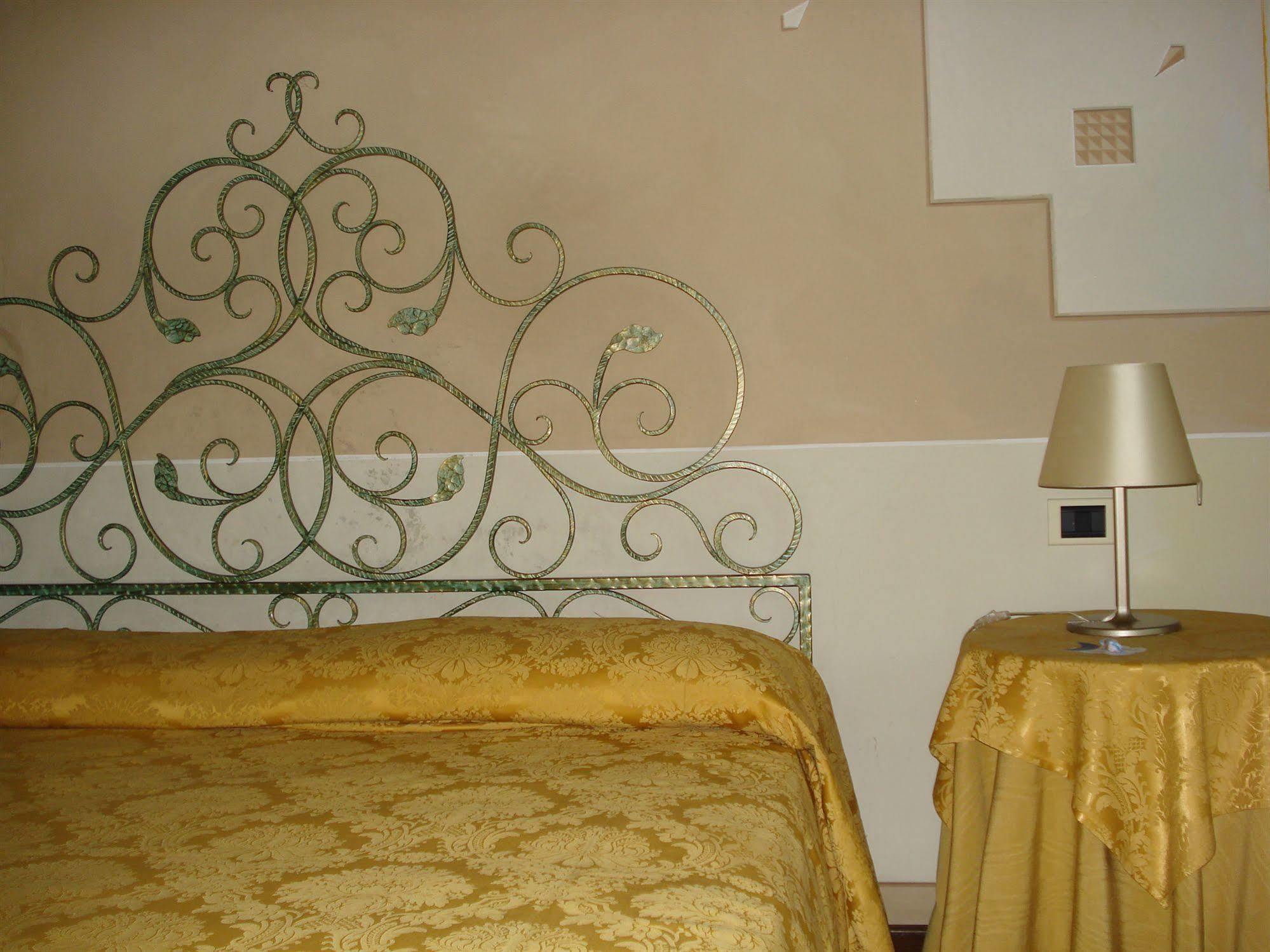 Villa Ducale Hotel & Ristorante ドーロ エクステリア 写真