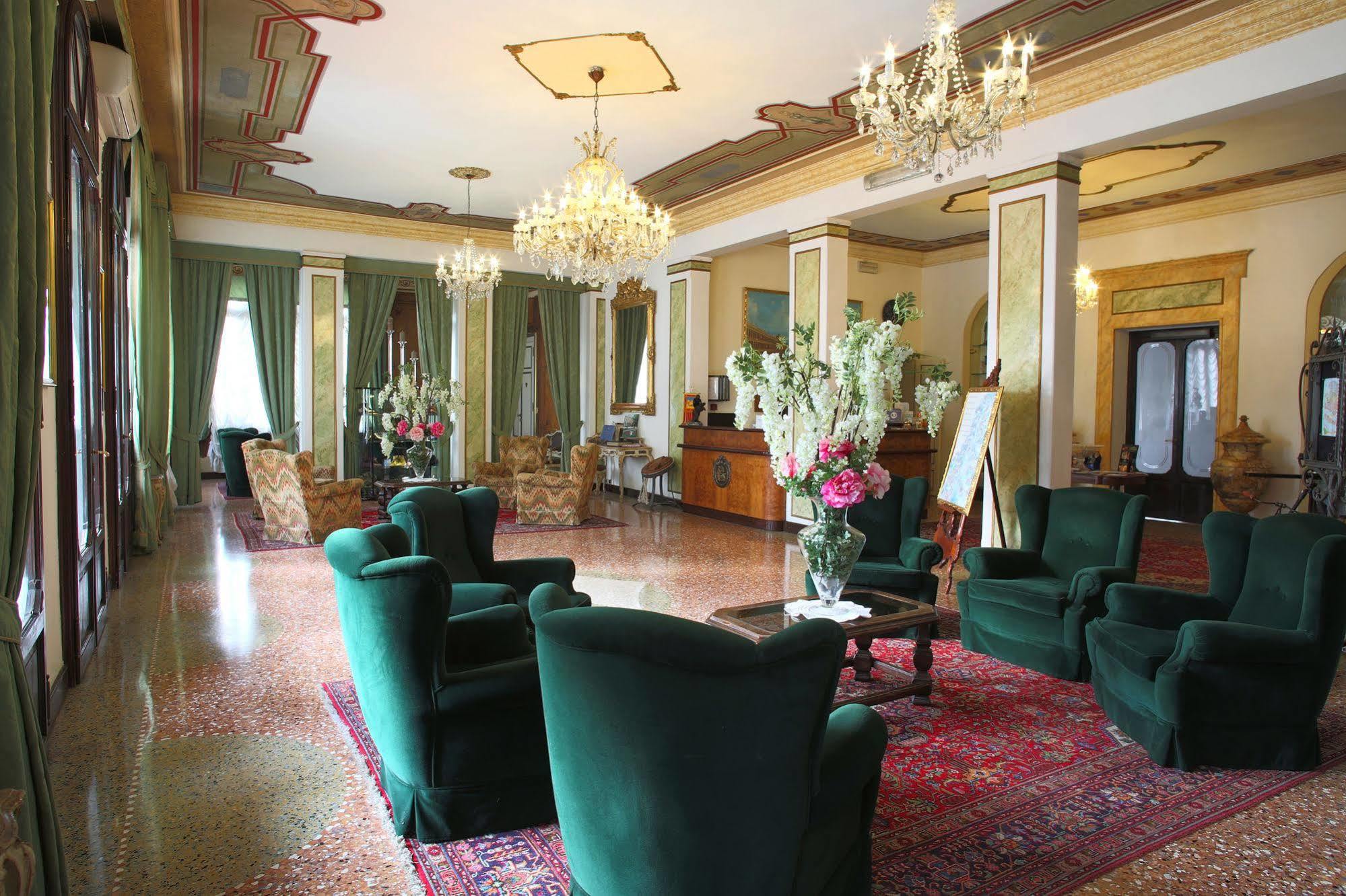 Villa Ducale Hotel & Ristorante ドーロ エクステリア 写真