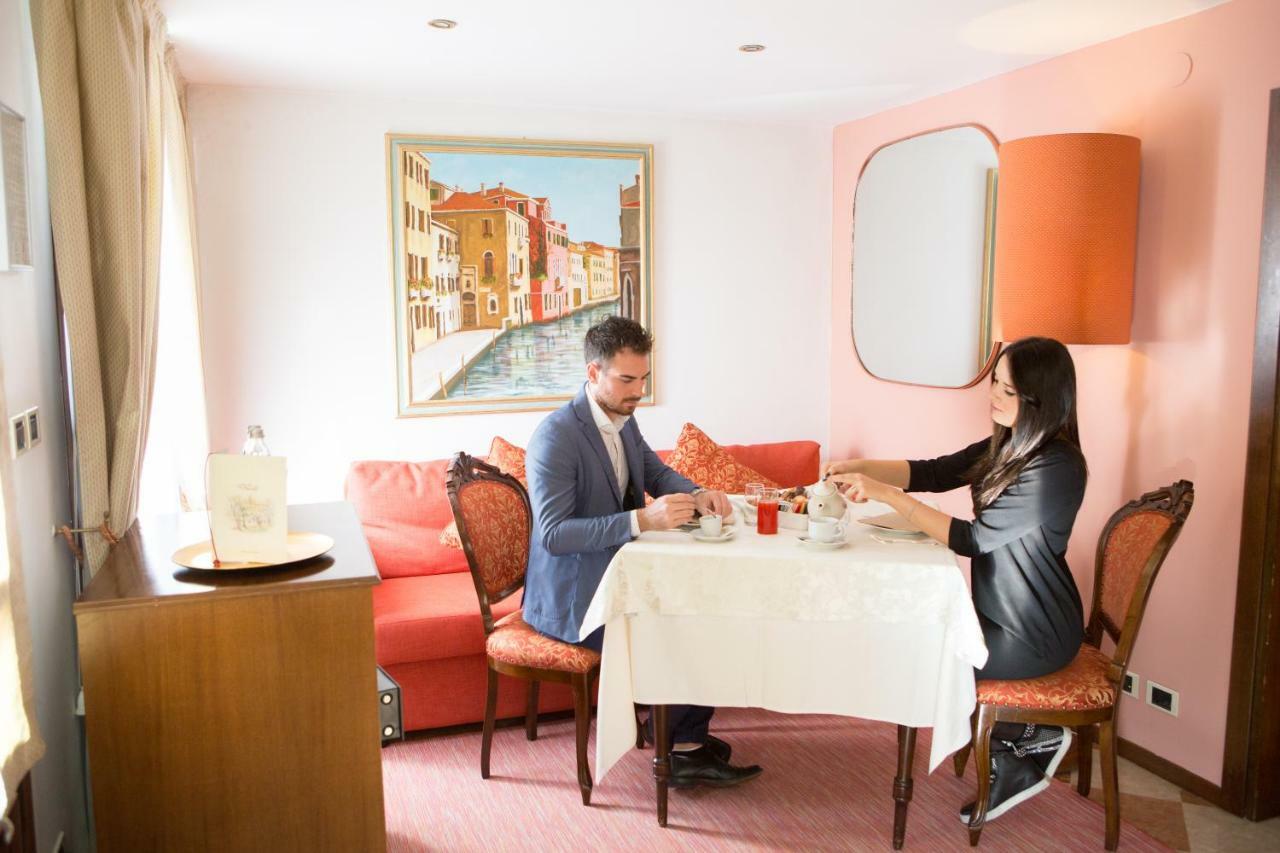 Villa Ducale Hotel & Ristorante ドーロ エクステリア 写真