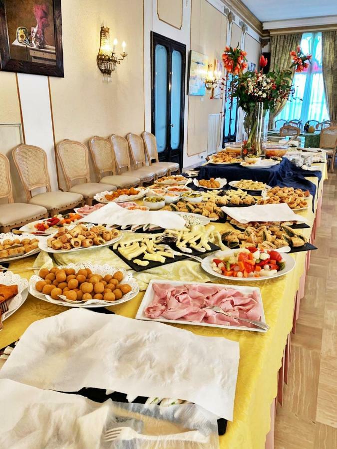 Villa Ducale Hotel & Ristorante ドーロ エクステリア 写真